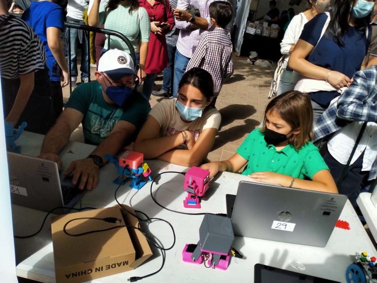 En robótica, las chicas también son guerreras
