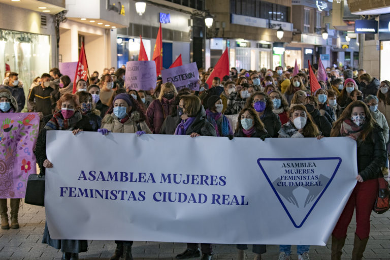 La Asamblea de Mujeres Feministas reúne apoyos de once asociaciones para denunciar la retirada de la Unidad de Violencia de Género en Ciudad Real