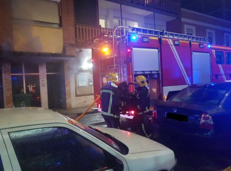 Ciudad Real: Cinco vecinos afectados por el humo en el incendio de una cerrajería en la calle Elisa Cendrero