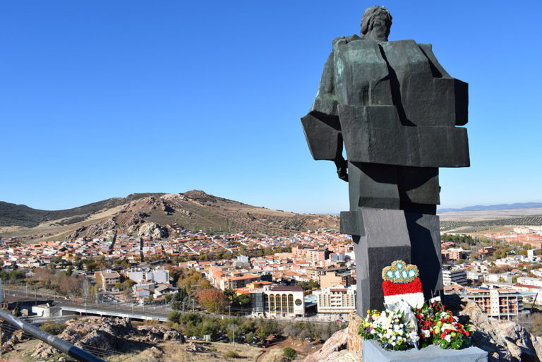 El Minero de Puertollano se iluminará de rojo para dar visibilidad a las víctimas y enfermedades laborales en el Dia Mundial de la Salud en el Trabajo