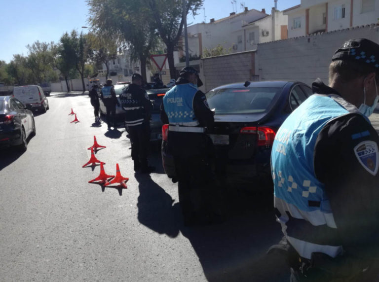 Ciudad Real: Policía y bomberos liberan a un bebé encerrado en un coche a pleno sol