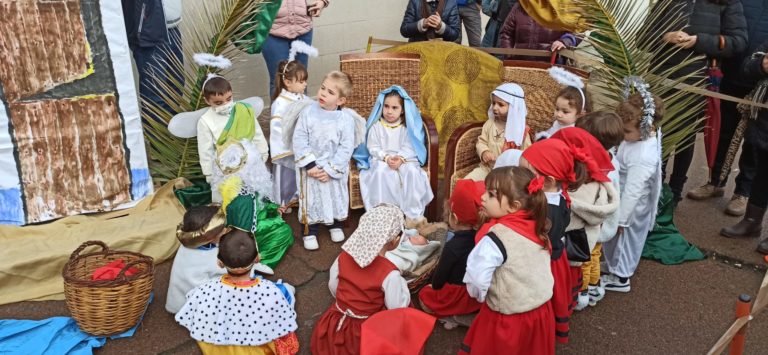 El colegio María Inmaculada de Puertollano se vuelca en su belén viviente