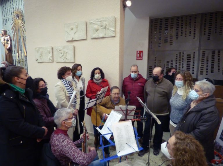 Una misa solemne y canciones de la Coral de Puertollano iniciaron el sábado el Cincuentenario de la Parroquia de San Antonio de Puertollano
