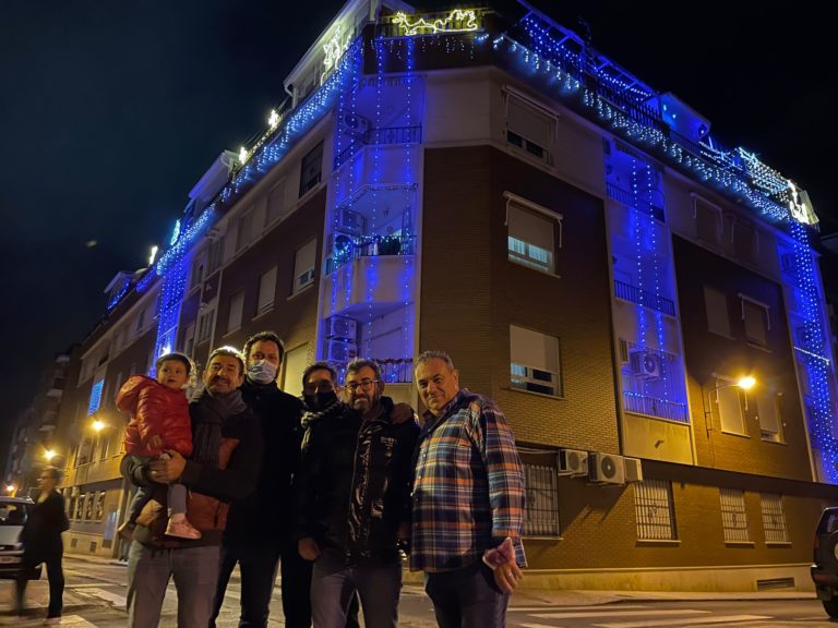 Puertollano: Un espectacular montaje llena de luz navideña la calle Campoamor