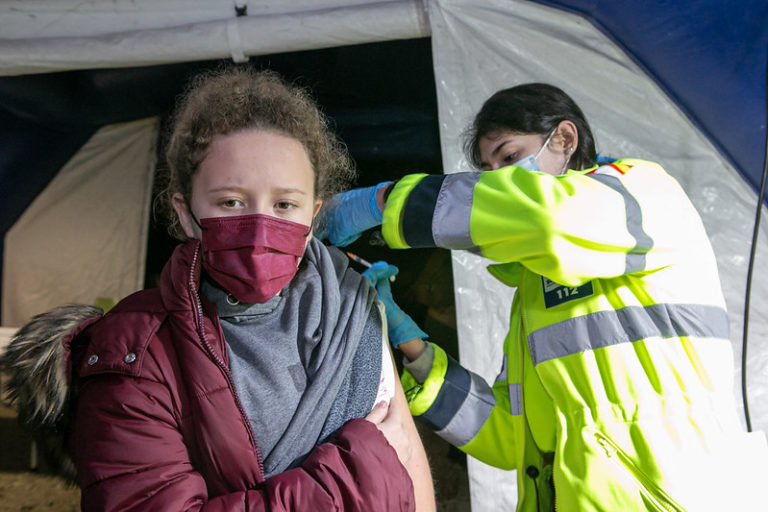 Emoción y simbolismo marcan el inicio de la vacunación infantil en Castilla-La Mancha