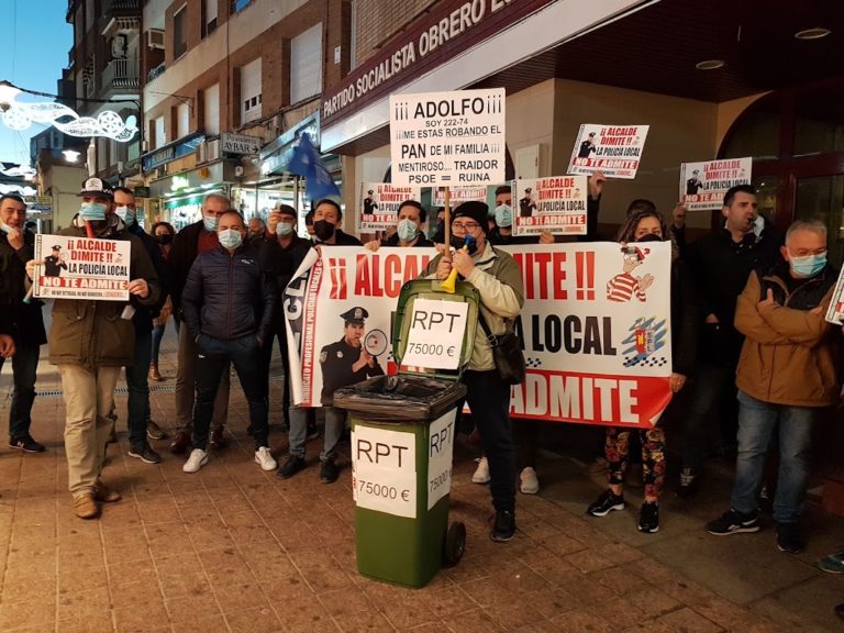 Policías locales de Puertollano se concentrarán de nuevo frente a la sede socialista en demanda de la RPT