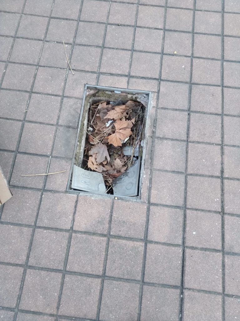 Puertollano: Peligrosa arqueta frente al hospital Santa Bárbara