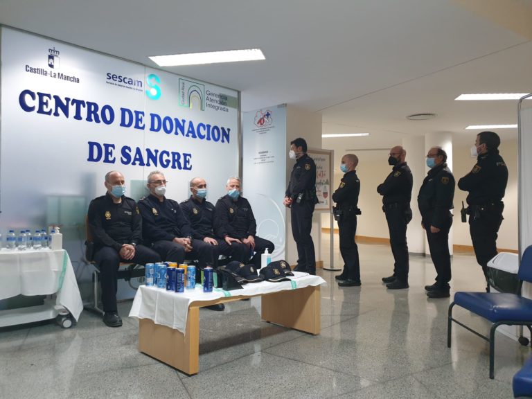 Los policías nacionales de Ciudad Real acuden masivamente a donar sangre en una inédita jornada