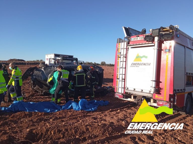 Colisión de dos vehículos con heridos atrapados en la CR-3109