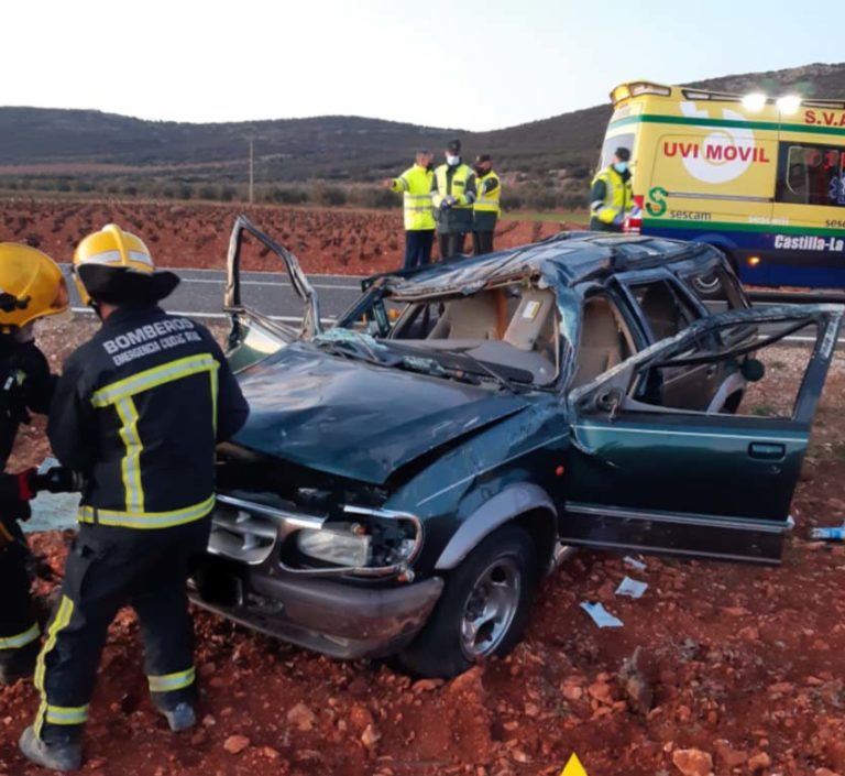 Un fallecido y una herida grave tras una salida de vía de un turismo en San Carlos del Valle