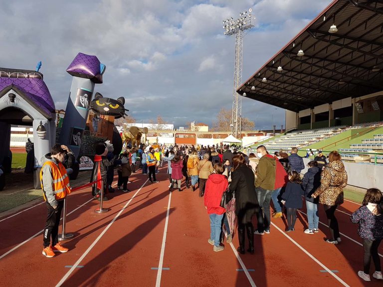 Los Reyes Magos, asombrados ante el insólito desfile de niños en Puertollano