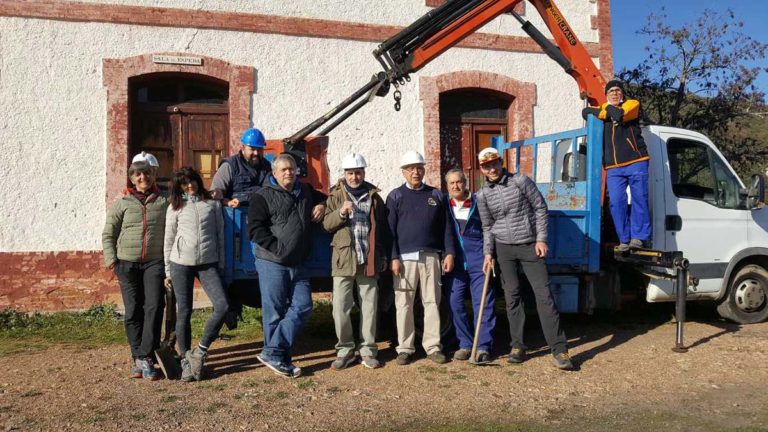 El club Caminos y Cañadas inicia con fondos propios la restauración de la Estación de Cabezarrubias del Puerto