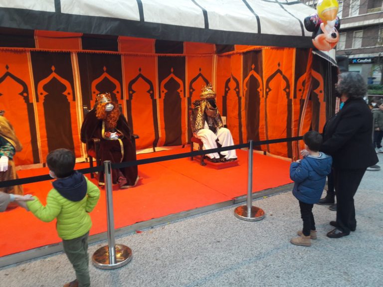 Los Magos de Oriente reciben la ilusión de los niños de Puertollano