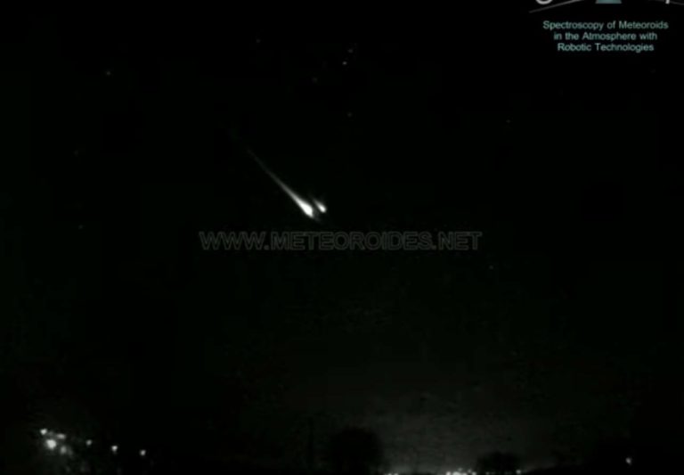 Un satélite de comunicaciones se desintegra sobre España generando una espectacular bola de fuego