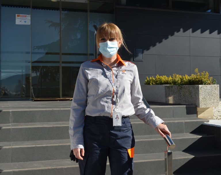 Julia, Ana y Rosa, tres ejemplos del talento de las mujeres científicas en el complejo industrial de Repsol en Puertollano