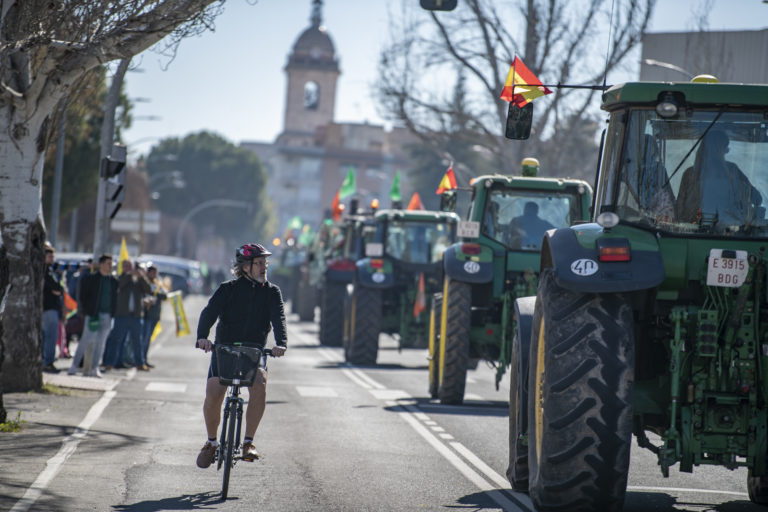 Unos 2.000 agricultores y 150 tractores recorren Ciudad Real en contra del aumento de los costes de producción