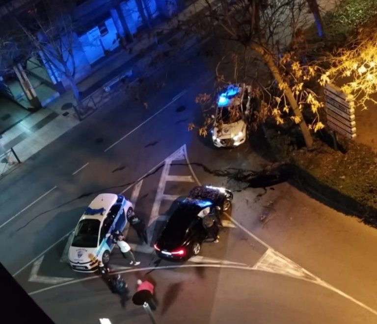 Puertollano: Estampa su vehículo contra un árbol del Paseo de San Gregorio