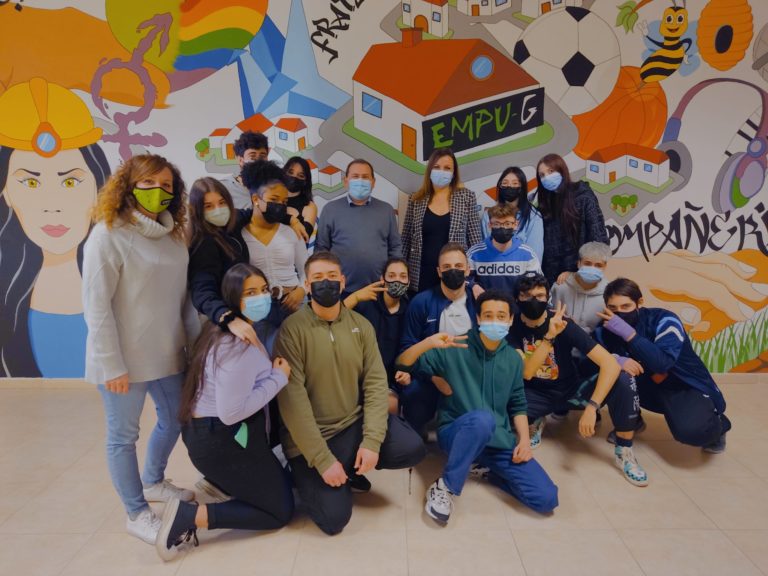 El alcalde de Puertollano se interesa por el desarrollo del programa EMPU-G de apoyo socioeducativo a adolescentes