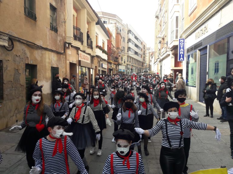 Los niños recogen el testigo carnavalero y toman el centro de Puertollano