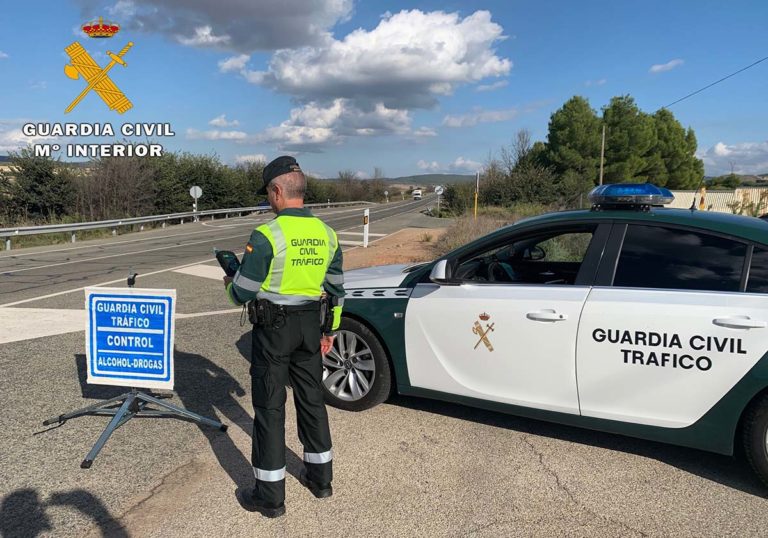 La Guardia Civil investiga a una persona como cooperador necesario en un delito de conducción sin haber obtenido nunca permiso de conducir