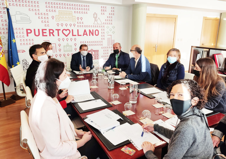 Fundación Iberdrola España y Ayuda en Acción presentan al alcalde de Puertollano el proyecto REACTIVA de integración de jóvenes en el mercado laboral