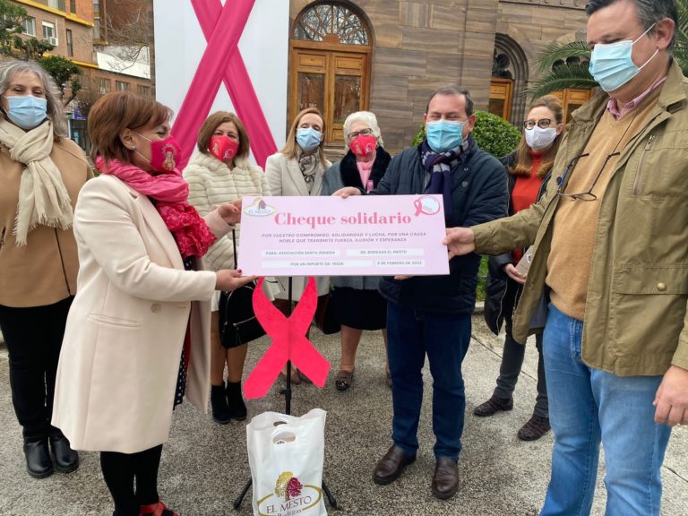 Puertollano: Bodegas El Mesto entrega un cheque solidario a Santa Águeda