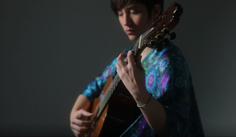 Prosigue la campaña de crowdfunding de la guitarrista puertollanense Silvia Nogales para hacer realidad la grabación del álbum «SEDA»