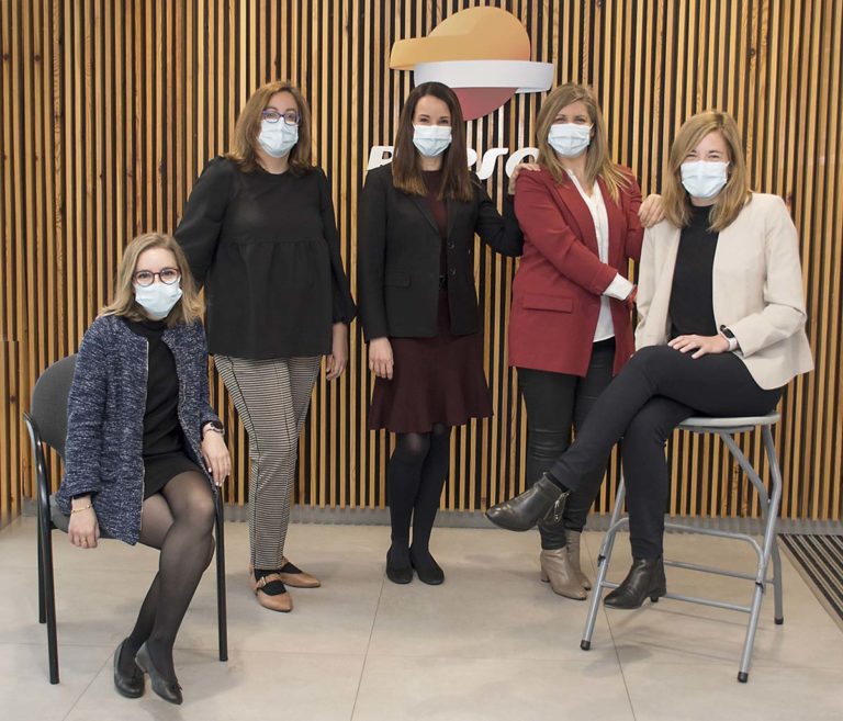 Laura, María, Ana Belén, Marta y Dácil, las mujeres de Repsol Puertollano que reflejan el liderazgo femenino y la igualdad de oportunidades