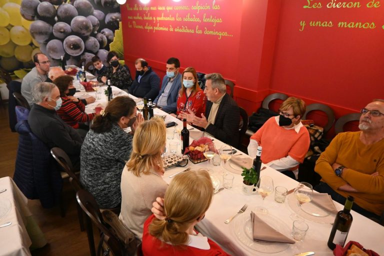 Jesús Martín afirma que las asociaciones de barrio permiten “pulsar la realidad más tangible de la ciudad”