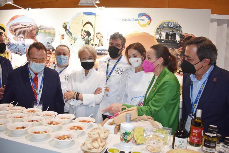 La ministra de Industria, Comercio y Turismo, Reyes Maroto, presenta “SpainFoodNation” en Madrid Fusión y visita el estand de Saborea Ciudad Real