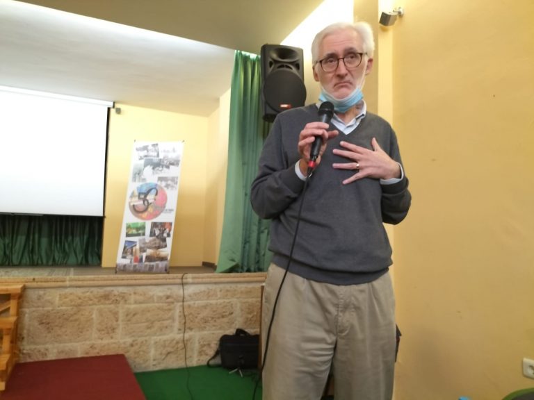 Magnífica conferencia del filósofo José Ramón Ayllón en la parroquia de San Antonio de Padua de Puertollano