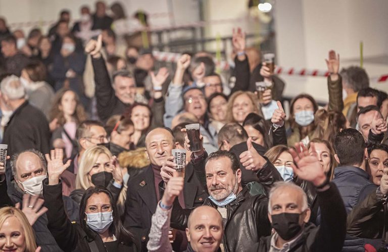 Tres euros el tercio y siete euros el cubata, precios máximos en la barra del Puertollano Winter Festival, licitada por 2.000 euros