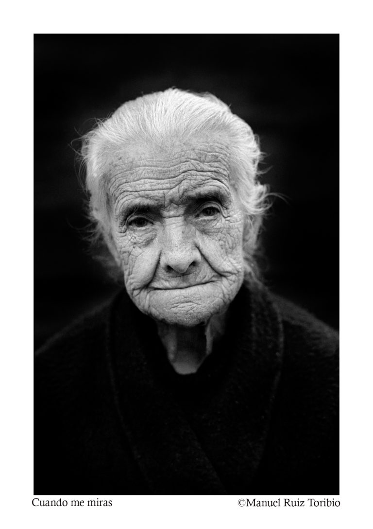 Diálogo con Manuel Ruiz Toribio (I): Retratos luminiscentes en un cuarto oscuro