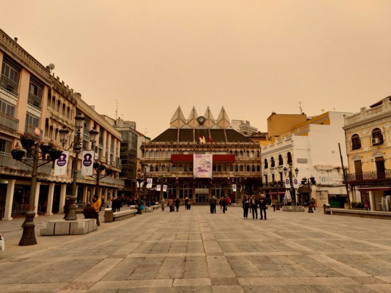 Recomiendan mascarilla ante los altos niveles de partículas nocivas por el polvo sahariano