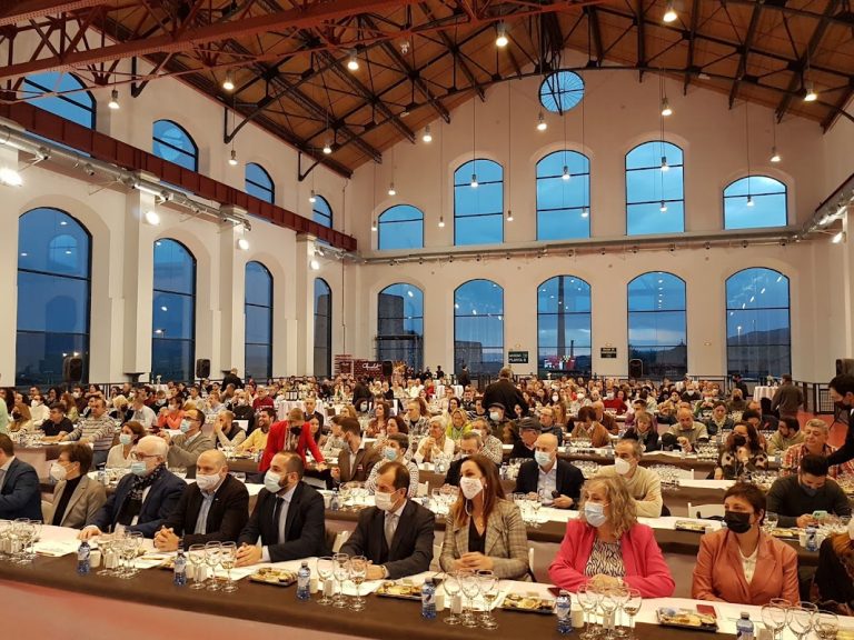 Multitudinaria cata de vinos y maridaje en Puertollano