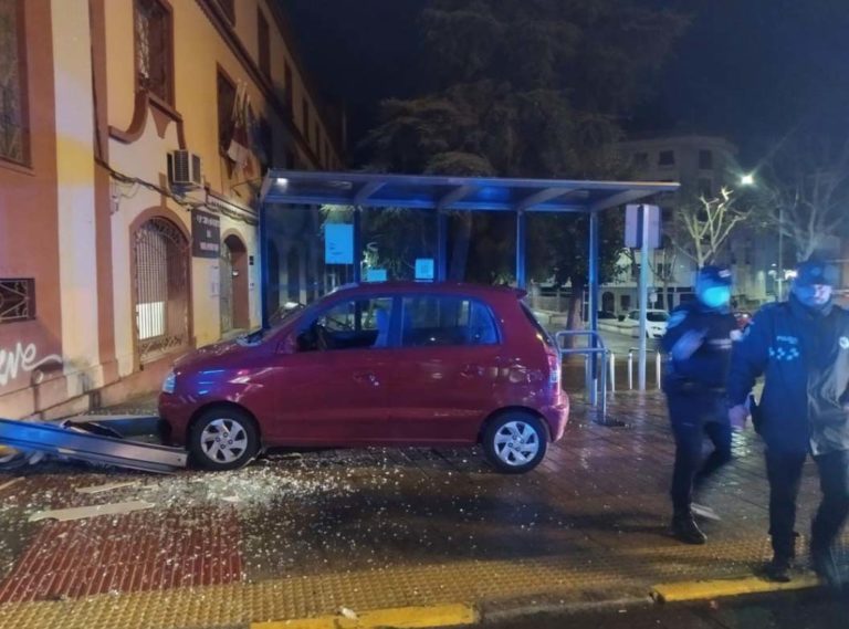 Ciudad Real: Otra colisión causa destrozos en la marquesina de la Plaza de San Francisco