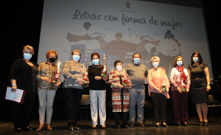 Puertollano: La constancia de seis mujeres del programa de Educación de Adultos es premiada con la “Rosa eterna”