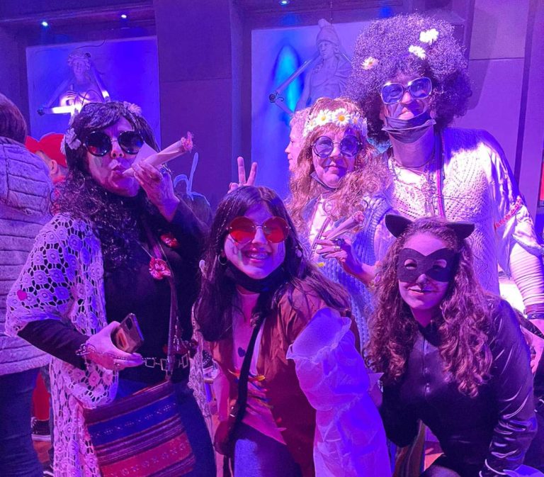 Noche de máscaras callejeras en Puertollano