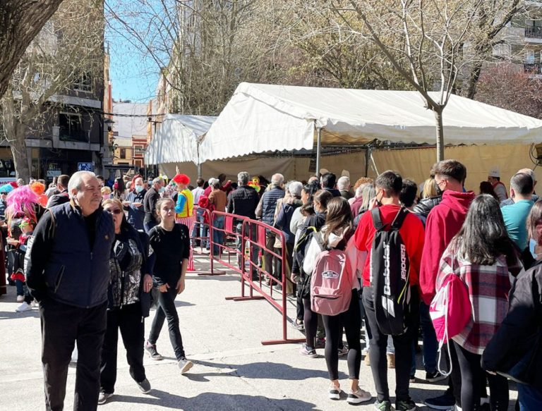 Puertollano: Masiva respuesta popular al reparto de las migas carnavaleras