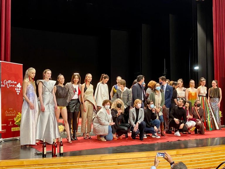 La cultura del vino aterrizó en Bolaños con un desfile de moda temática