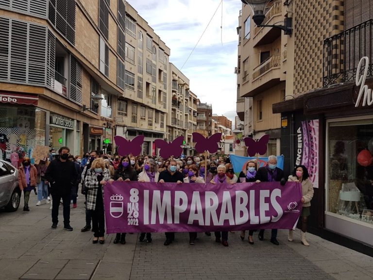 Unas 200 personas se movilizan en Puertollano por la igualdad de la mujer como garantía democrática