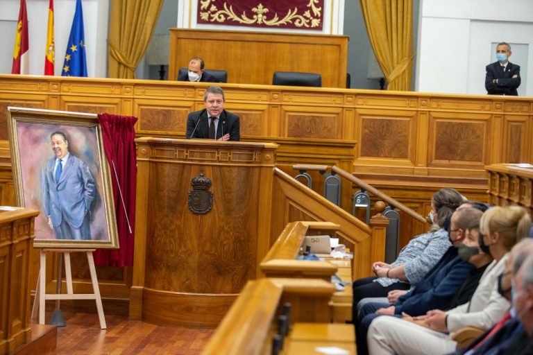 García-Page ensalza “la humanidad” de Jesús Fernández Vaquero y su capacidad para “romper barreras y crear espacios de confianza”