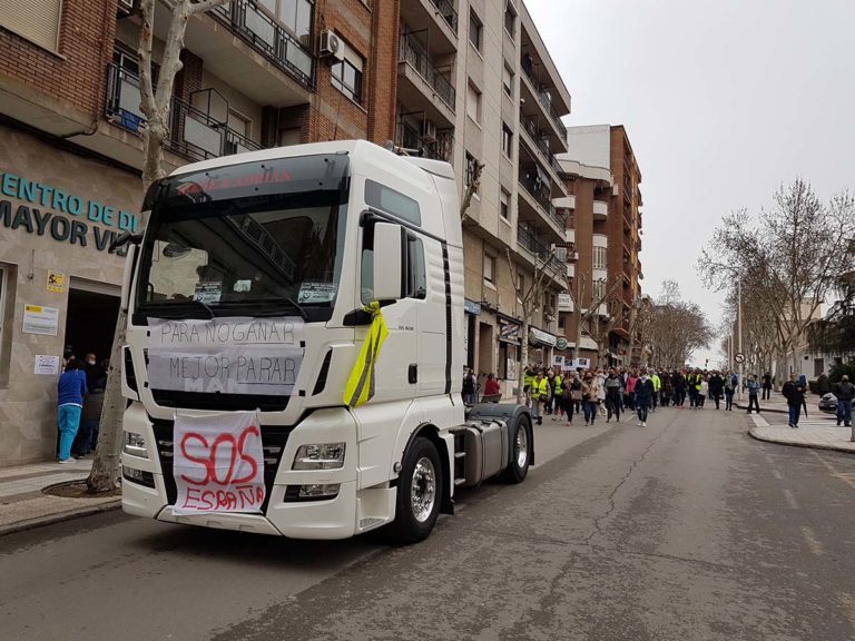 El Gobierno acuerda con los transportistas un descuento de 20 céntimos en combustible y medidas por 1.000 millones