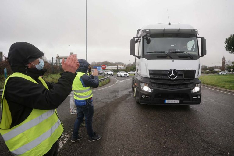CCOO y UGT convocan una huelga general de transporte por carretera en plena campaña navideña