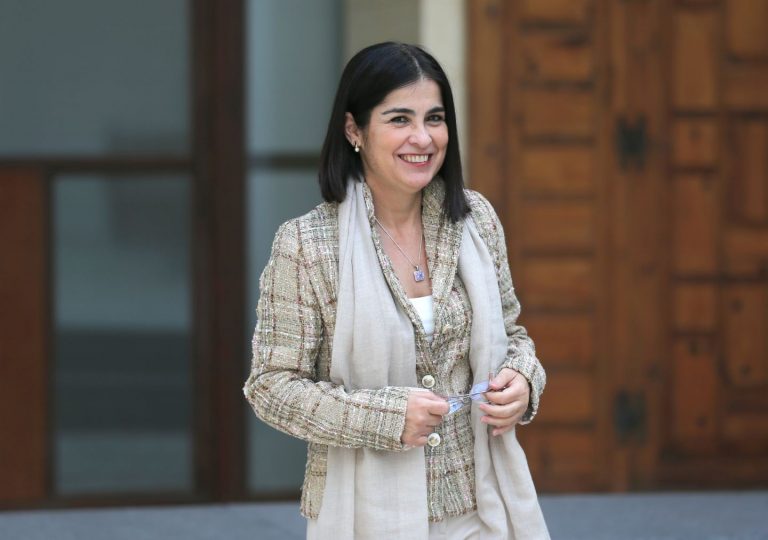 Darias anuncia que las mascarillas dejarán de ser obligatorias en interiores el 20 de abril