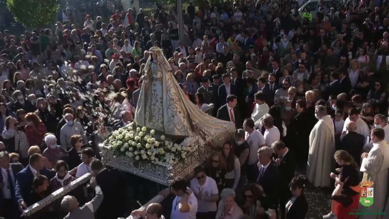 Miles de personas participan en la Romería de la Virgen del Monte de Bolaños de Calatrava, que bate nuevo récord de la subasta del estadal