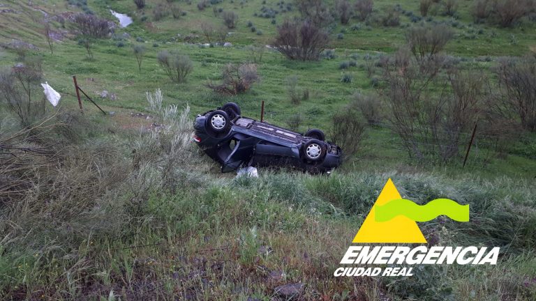 Vuelca un coche en La Bienvenida