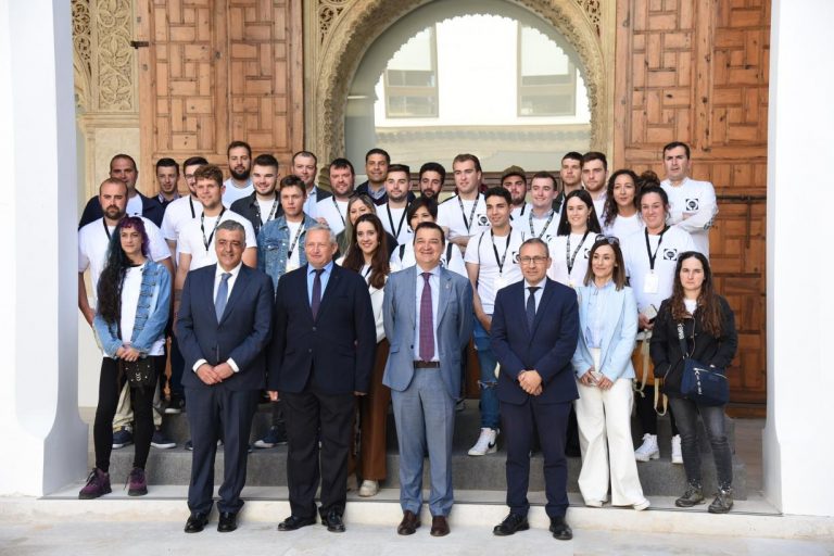 Un total de 166 ganaderos de vacuno de leche han cobrado las ayudas directas del Gobierno regional por 1,3 millones de euros para compensar pérdidas