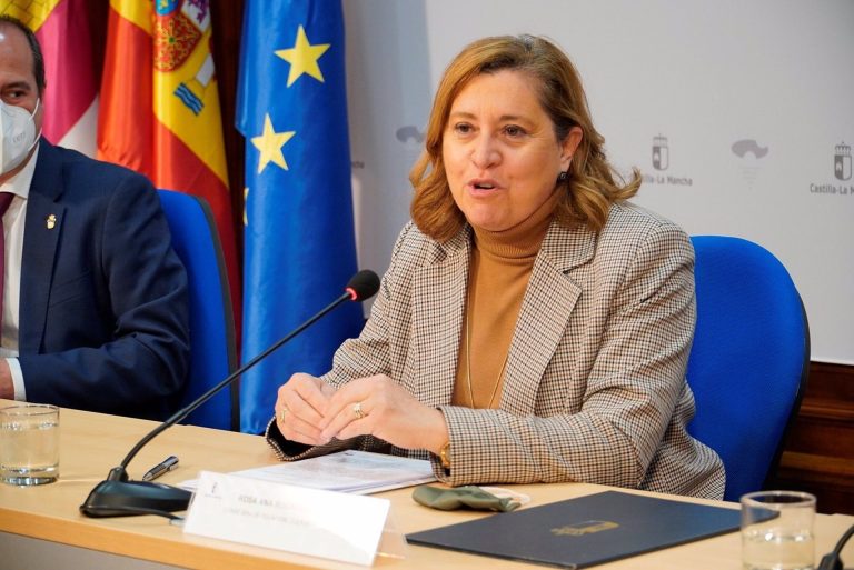 La consejera de Educación desconoce si el Consejo Interterritorial en Toledo abordará retirar la mascarilla en aulas