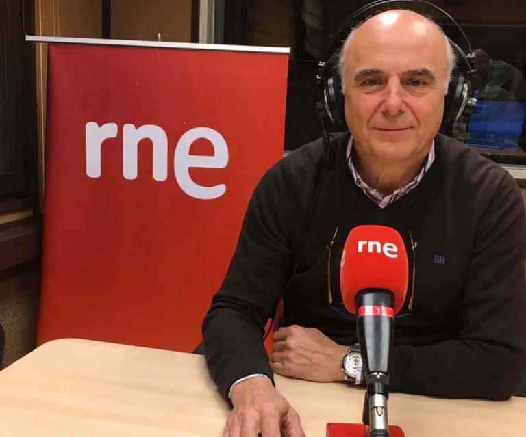 La Asociación de Periodistas de Ciudad Real concede a Antonio Villarroel su insignia de oro